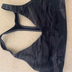 Lululemon Camo size 6 Sports Bar